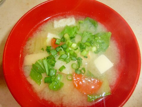 チンゲン菜と油揚げの味噌汁